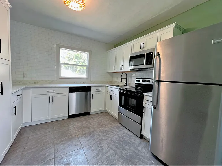 707 E Spruce St — Photo 5