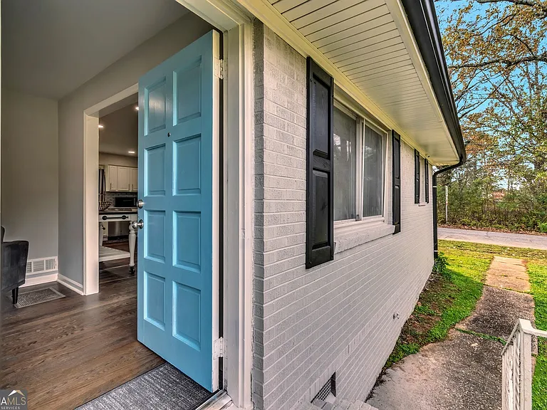 597 S Gordon Rd SW — Photo 22