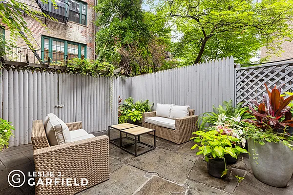 Sold by Leslie J. Garfield | media 9