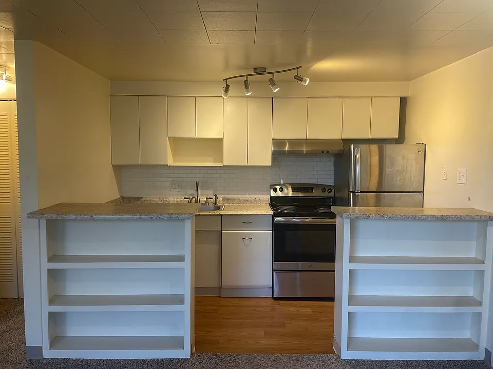 7500-4A W 10th Ave