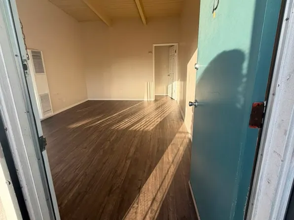 9730 Park St #15, Bellflower, CA 90706