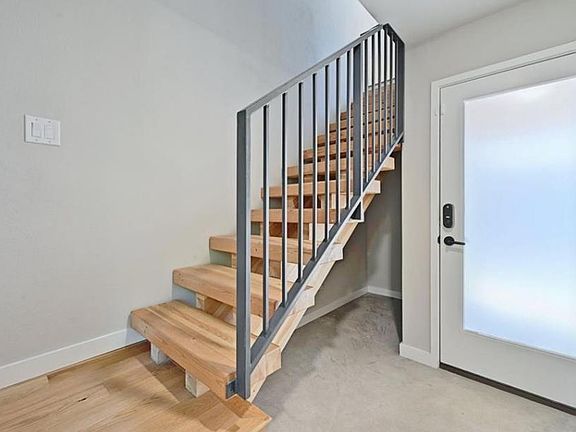 5th image of 913 Duncan Ln #106