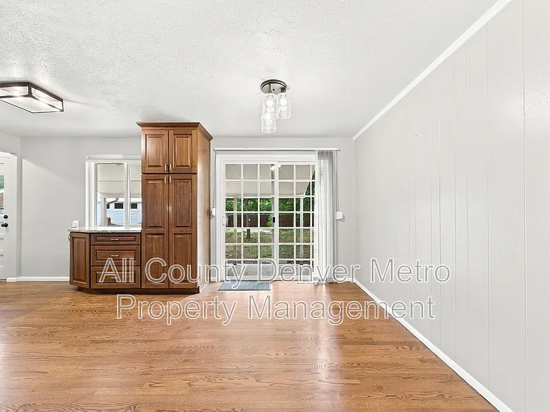 4 bed, 2.0 bath, 2514 sqft, $3,585 — Photo 4