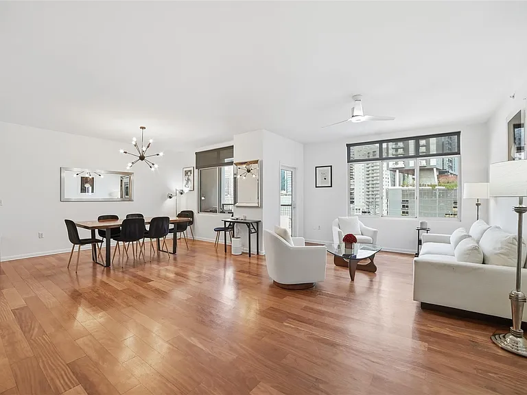 54 Rainey St #1018 — Photo 5