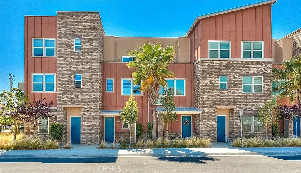 2 bed, 2.5 bath, 1434 sqft, $3,150 — Photo 1