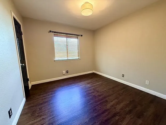 1920 White Oak Cir — Photo 14