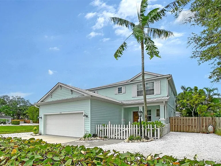 1738 Siesta Dr — Photo 2