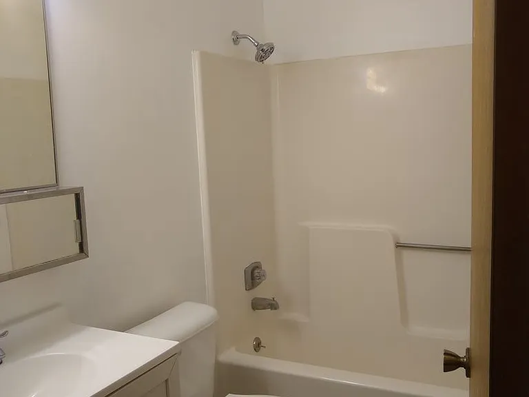 311 S Grand Ave — Photo 4