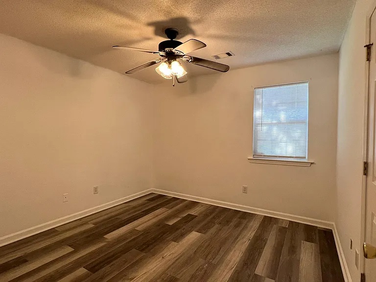 131 Kentshire Ln — Photo 10
