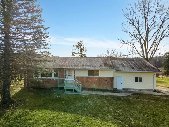8350 Buckell Lake Rd, Holly, MI 48442