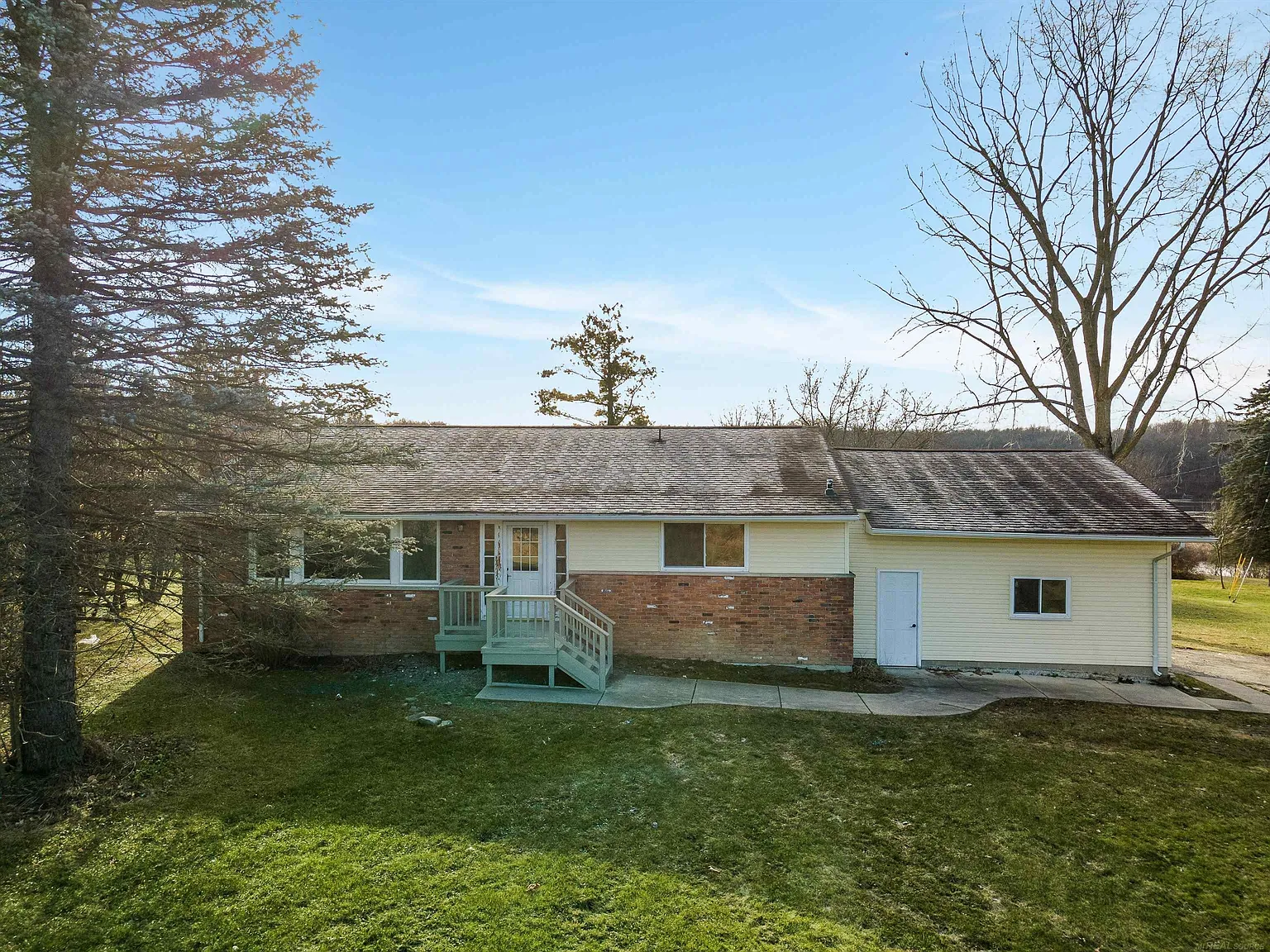 8350 Buckell Lake Rd photo 1