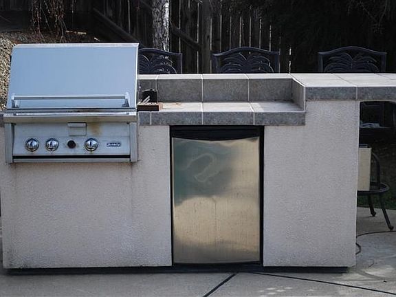 3rd image of 160 Costello Ct