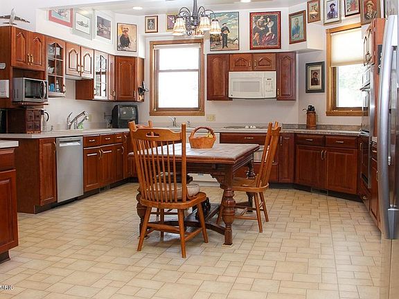 5th image of 602 E Ludington Ave
