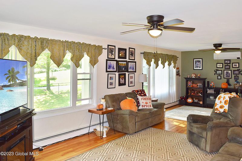 5th image of 4 Woodview Court