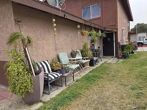 1225 W 20th Pl Photo 1