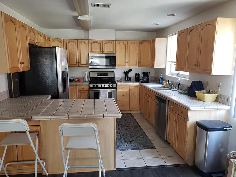 1140 W Palm St — Photo 6