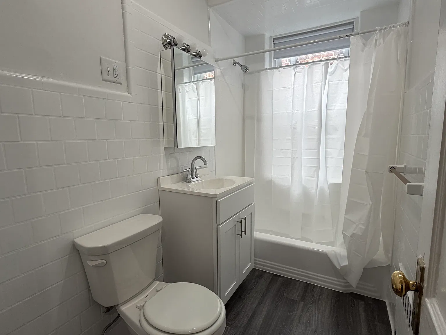 2 bed, $3,200 — Photo 4