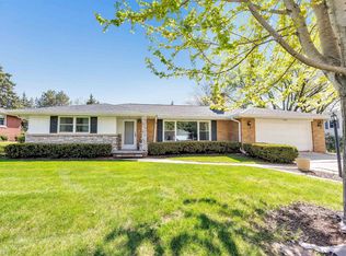 121 Saint Francis Dr, Green Bay, WI 54301