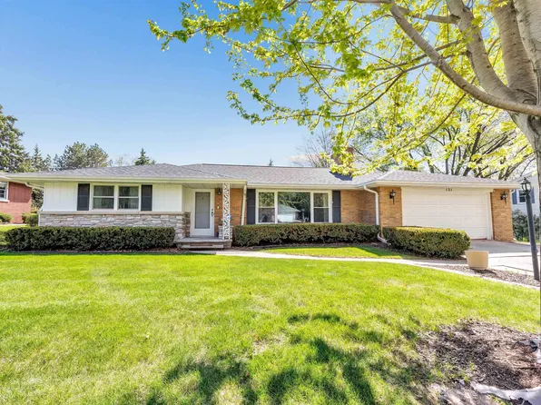 121 Saint Francis Dr, Green Bay, WI 54301