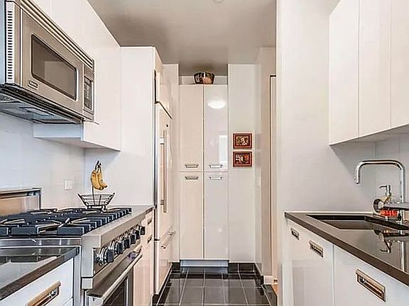4th image of 4630 Center Blvd APT 203