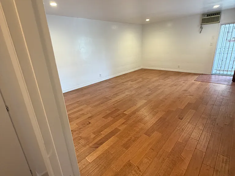 4601 W 1st St #3 — Photo 8