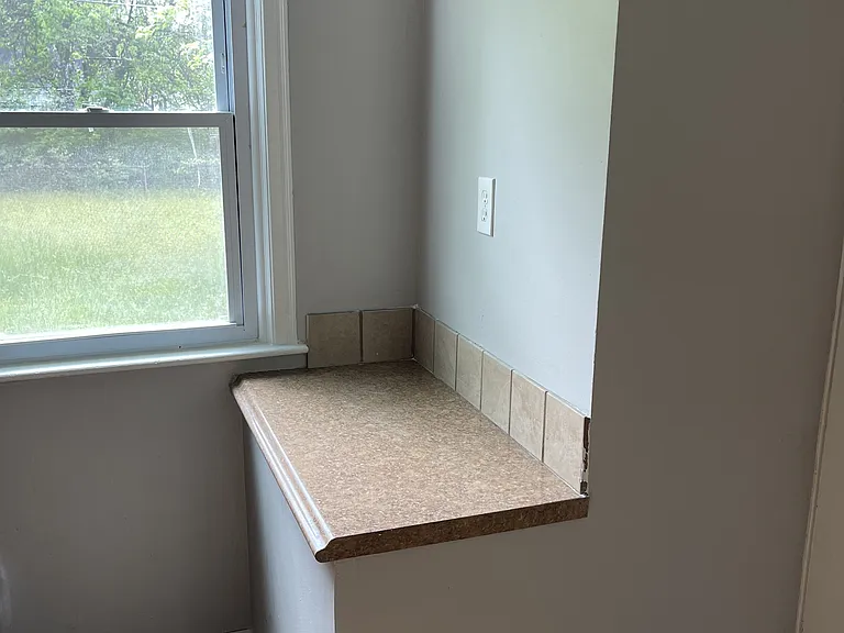 2392 Joyce Ave — Photo 4