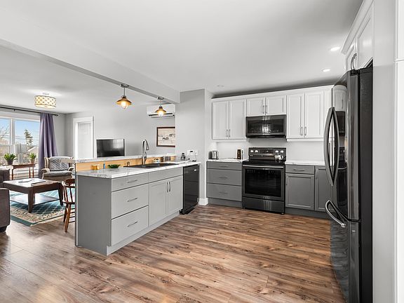 5th image of 129 Heather Ave #127