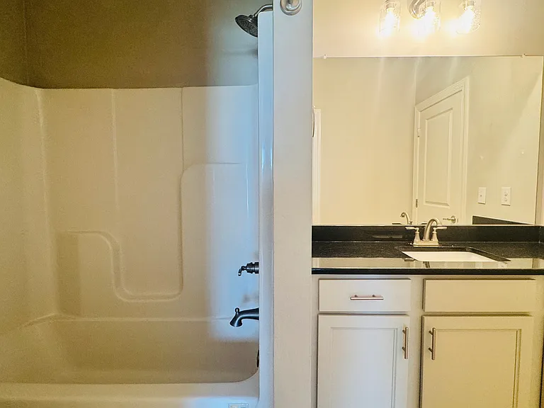 527 Cloverdale Dr — Photo 22