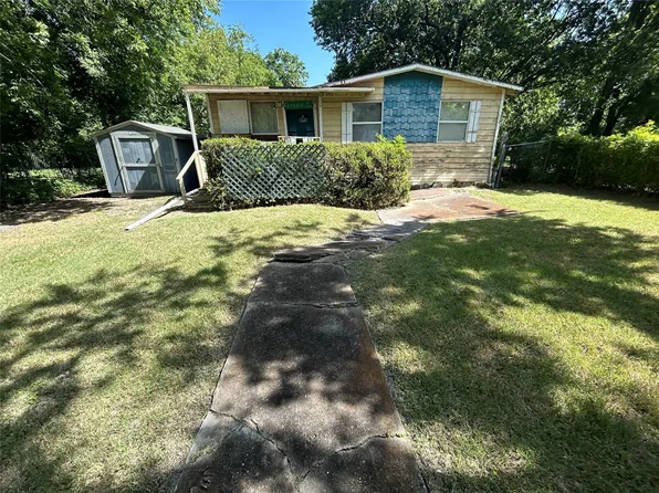 107 Kerens St, Nevada, TX 75173