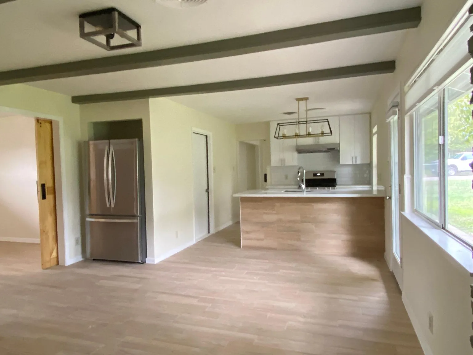 3 bed, 1400 sqft, $2,998 — Photo 4