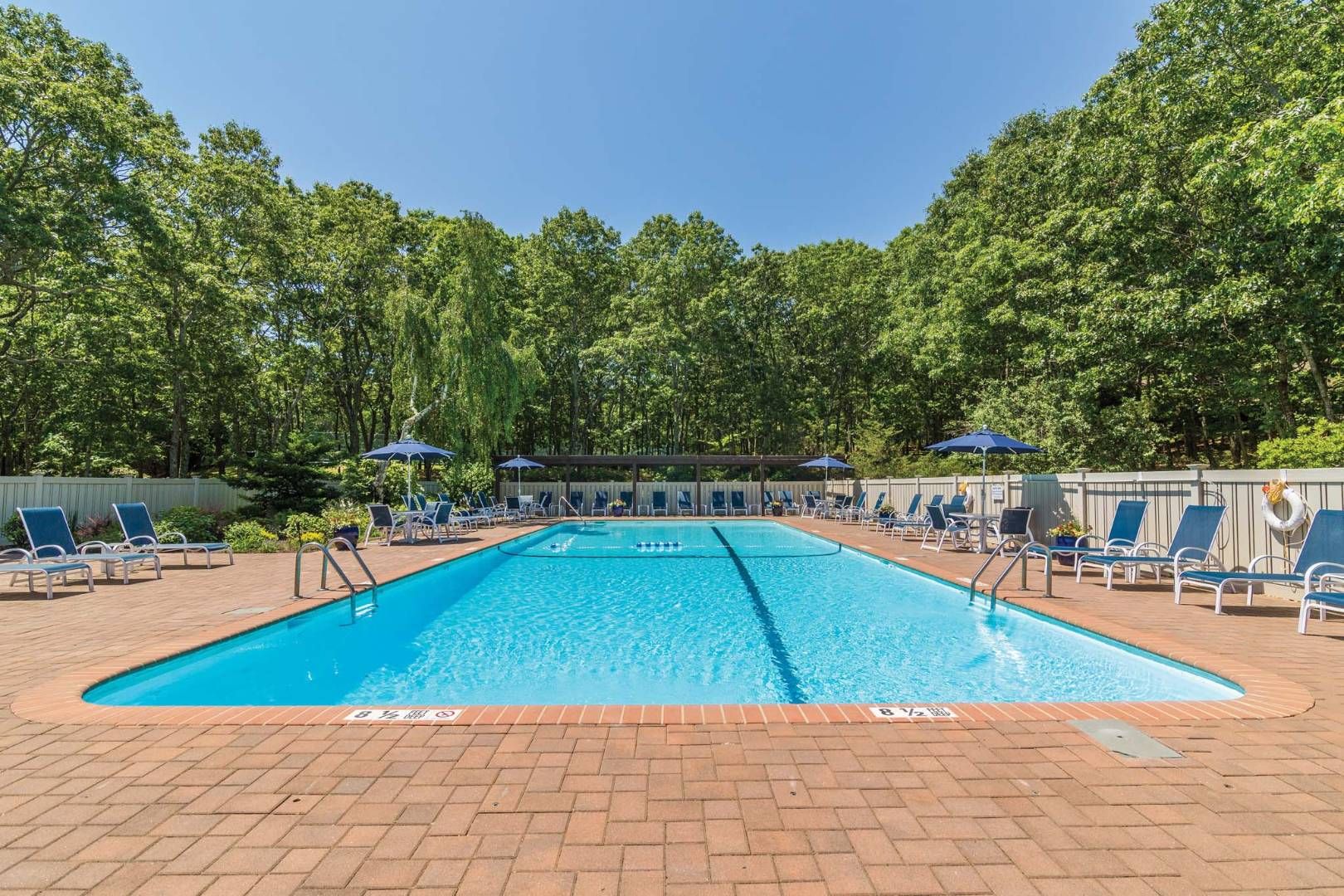  Huge Pool w/ Bathrooms & Showers