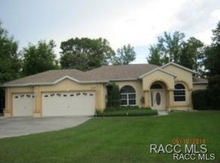 7598 W Seven Rivers Dr, Crystal River, FL 34429