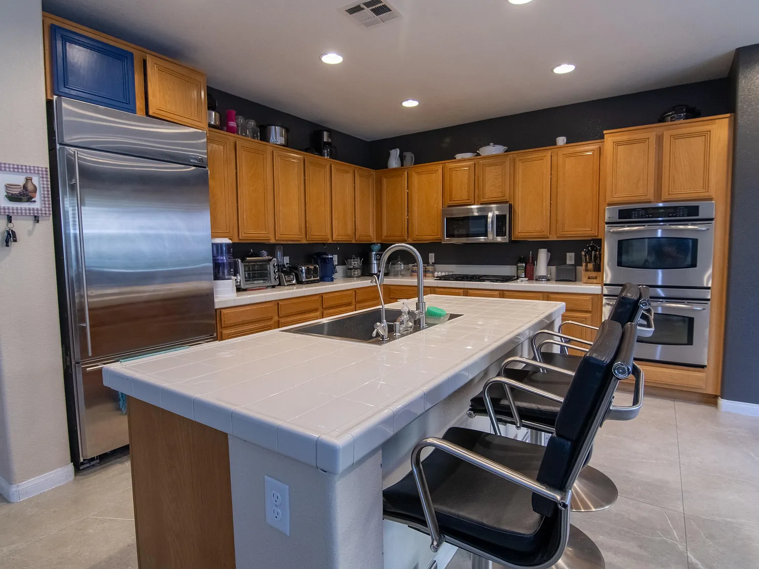 4 bed, 2.0 bath, 3700 sqft, $1,364 — Photo 3