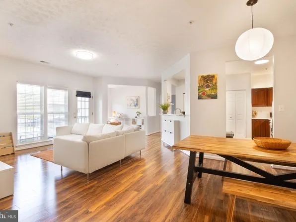 2400 Chestnut Terrace Ct Unit 201, Odenton, MD 21113
