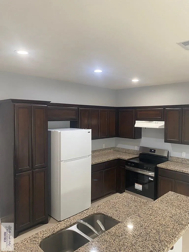 3 bed, 2.0 bath, 1200 sqft, $1,450 — Photo 3