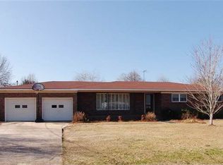 610 E McKinnon St, New Brockton, AL 36351