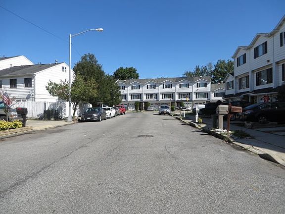 2nd image of 238 Carlyle Grn