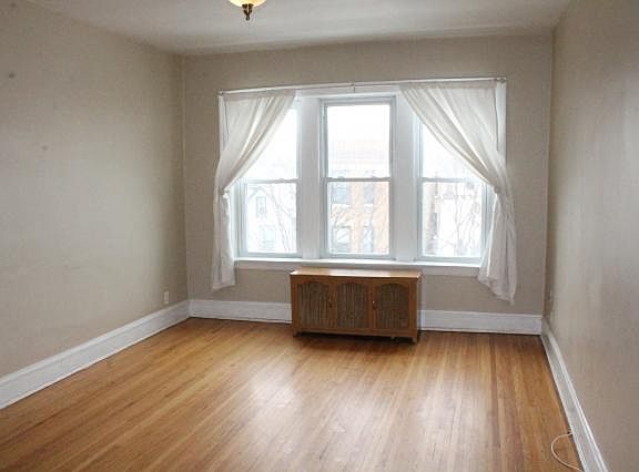3rd image of 4955 N Seeley Ave #3S