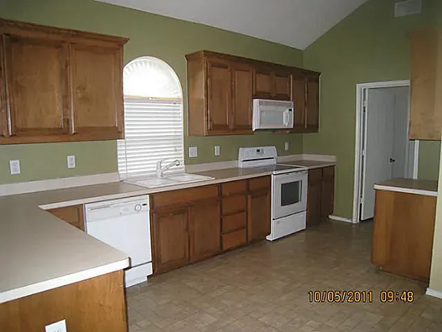 1004 Fort Apache Dr — Photo 11
