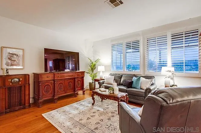 913 Glendora Dr — Photo 5