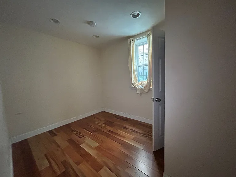 1635 S Broad st — Photo 12