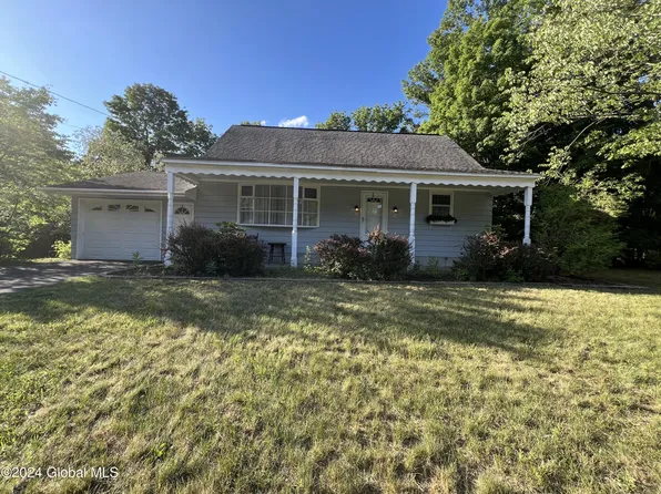 13 Margaret Drive, Ballston Spa, NY 12020