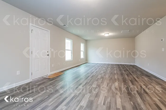 216 Indian River Dr — Photo 2