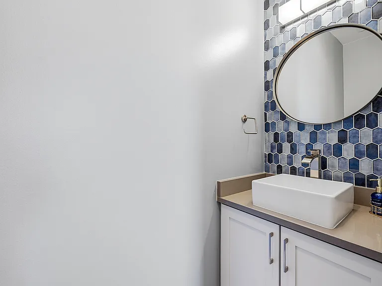 542 NE 7th Ave #2 — Photo 16