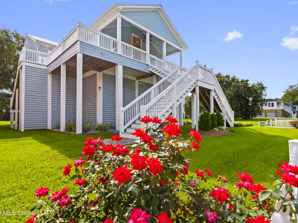 126 Beach View Dr, Pass Christian, MS 39571