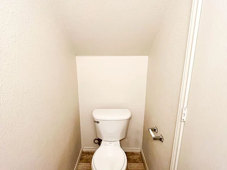308 Creek St — Photo 11