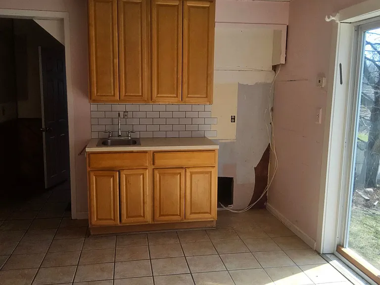 127 Main St #1 — Photo 3