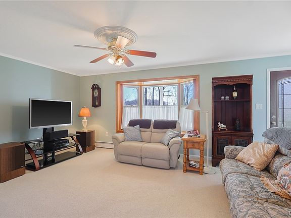 5th image of 9883 Oneil Rd