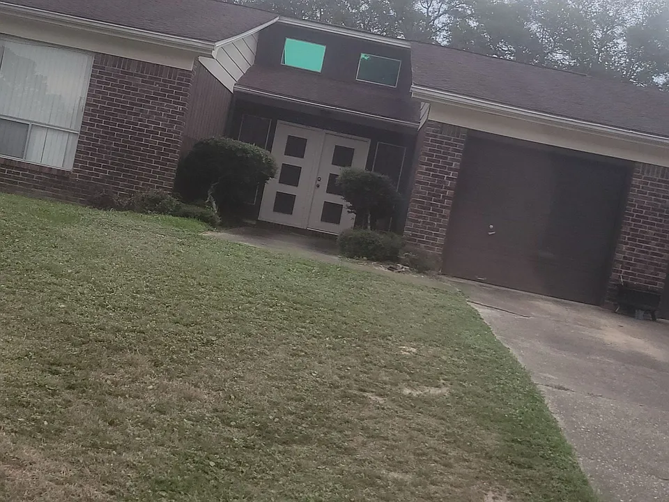 720 Briarwood Dr