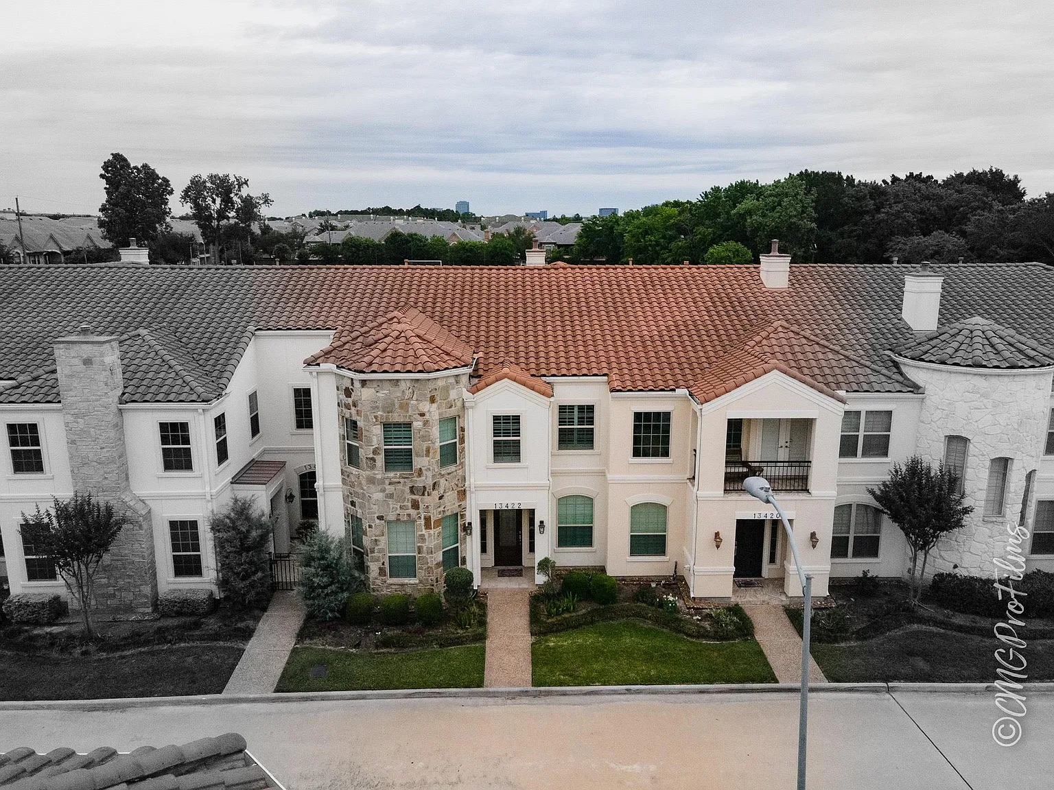 3 bed, 2.5 bath, 2823 sqft, $4,300 — Photo 1